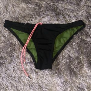 NWOT black Jolyn bottoms